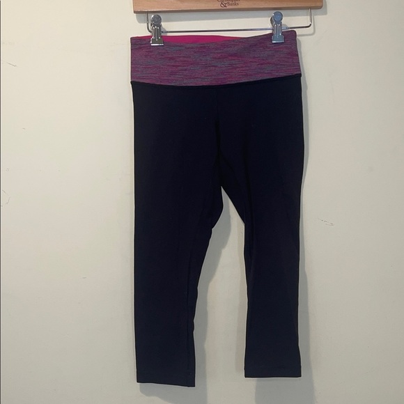 Womens Lululemon Athletica Crop Capris Leggings Black with Pink Waistband - Picture 1 of 8